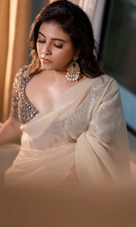 Anjali’s Poetic Grace in Six Yards of Elegance