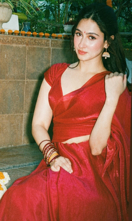 Pashmina Roshan’s Graceful Ganesh Chaturthi Look Wins Hearts