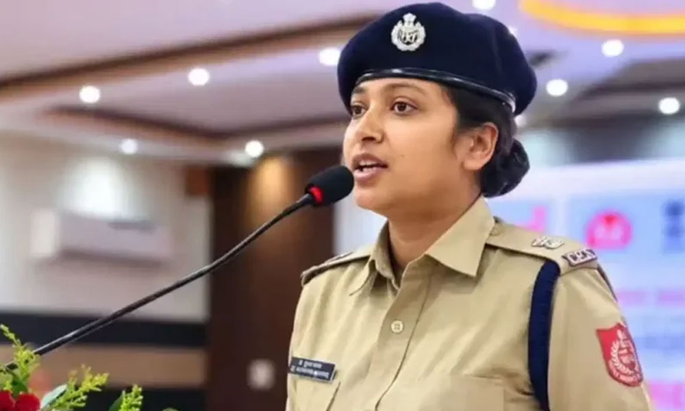 జైహింద్ అనని మహిళా ఐపీఎస్.. సస్పెన్షన్ వేటు?