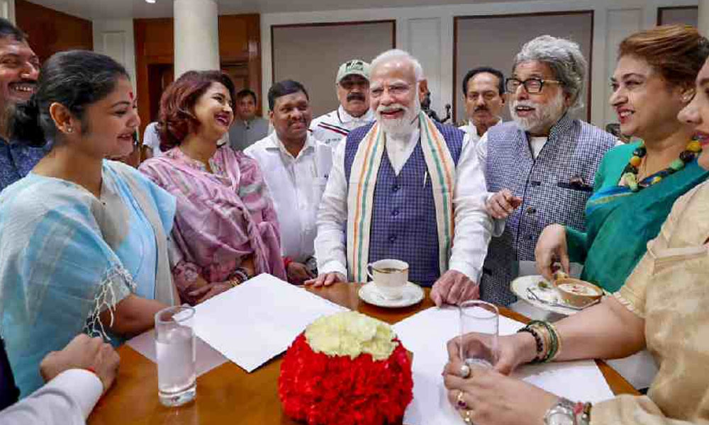 మోడీ గాలా డిన్నర్ రచ్చలోకి పారిశ్రామికవేత్త ఎంట్రీ