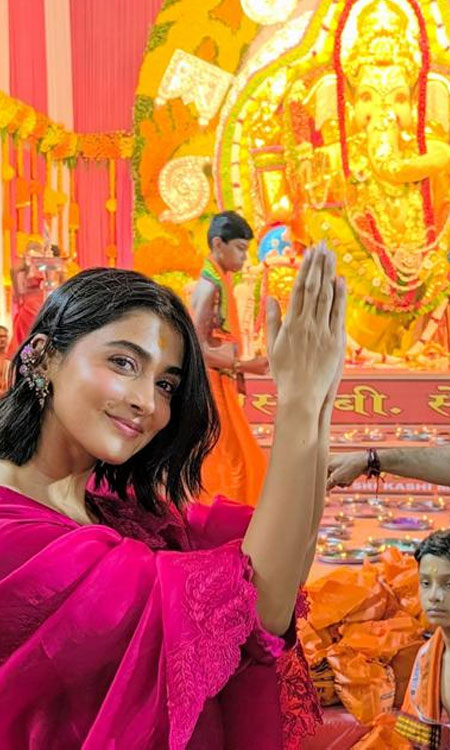 Pooja Hegde Celebrates Ganesh Chaturthi With Grace and Devotion