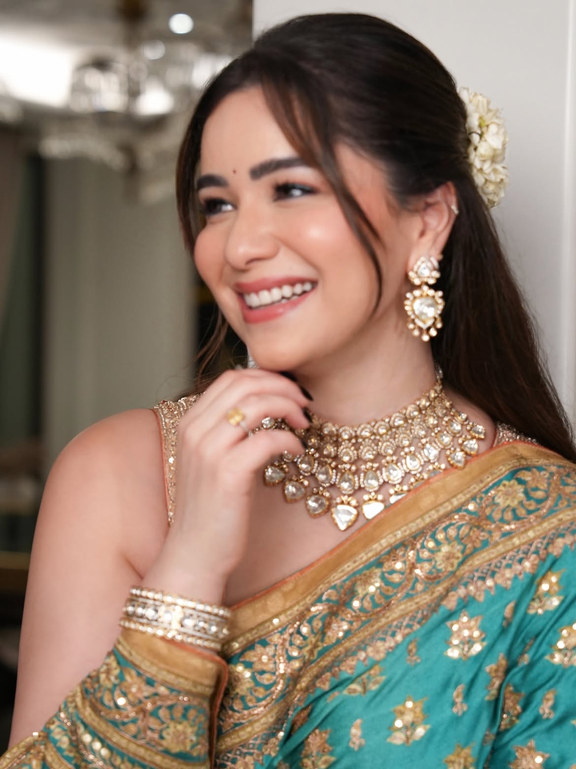 Sara Tendulkar Radiates Festive Grace in a Gorgeous Traditional Ensemble