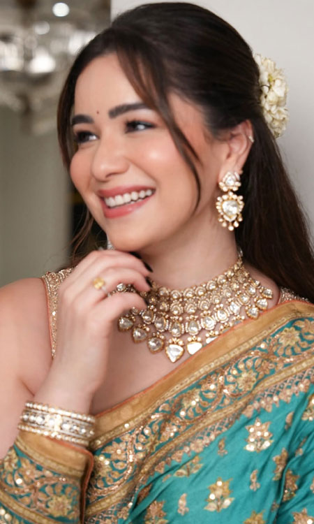 Sara Tendulkar Radiates Festive Grace in a Gorgeous Traditional Ensemble
