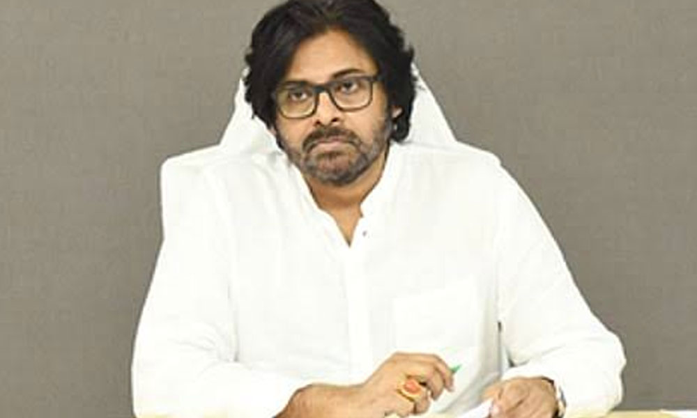 పవన్ ఛాన్స్ తీసుకోవాల్సిందేనా ? పవన్ ఛాన్స్ తీసుకోవాల్సిందేనా ?