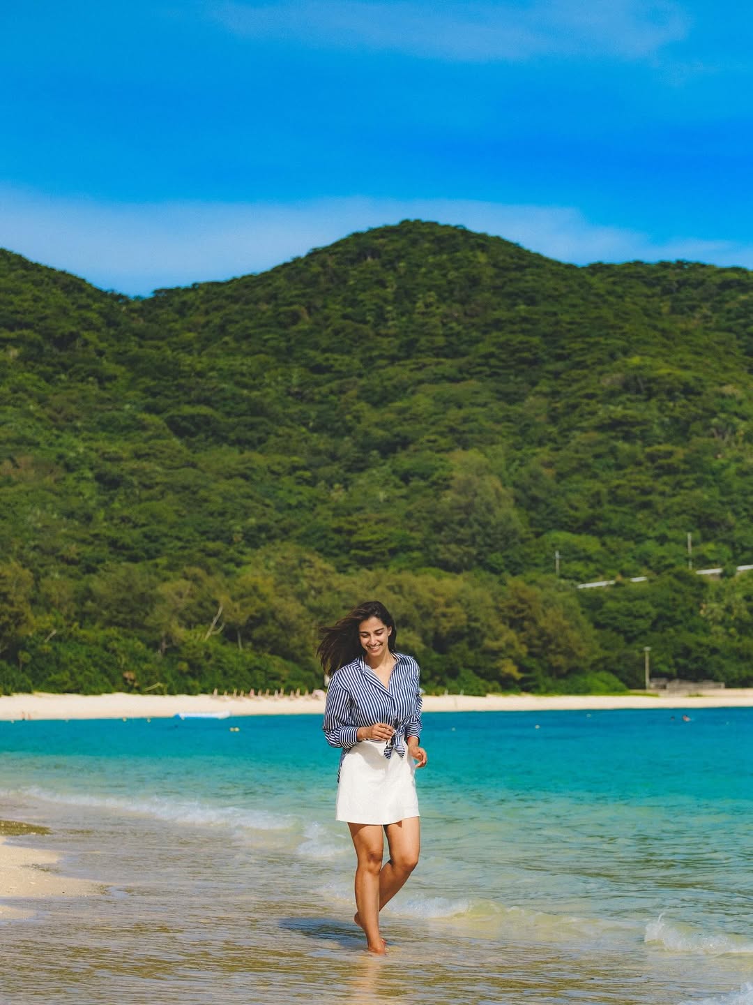 Meenaakshi Chaudhary Stuns in a Breezy Beachside Vacation Look