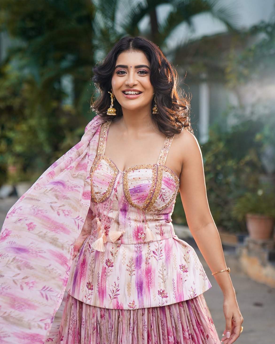 Rashi Singh’s Breezy Outdoor Look Is Pure Sunshine