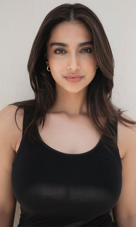 Beauty Queen Meenakshi Chaudhary Stuns In Black