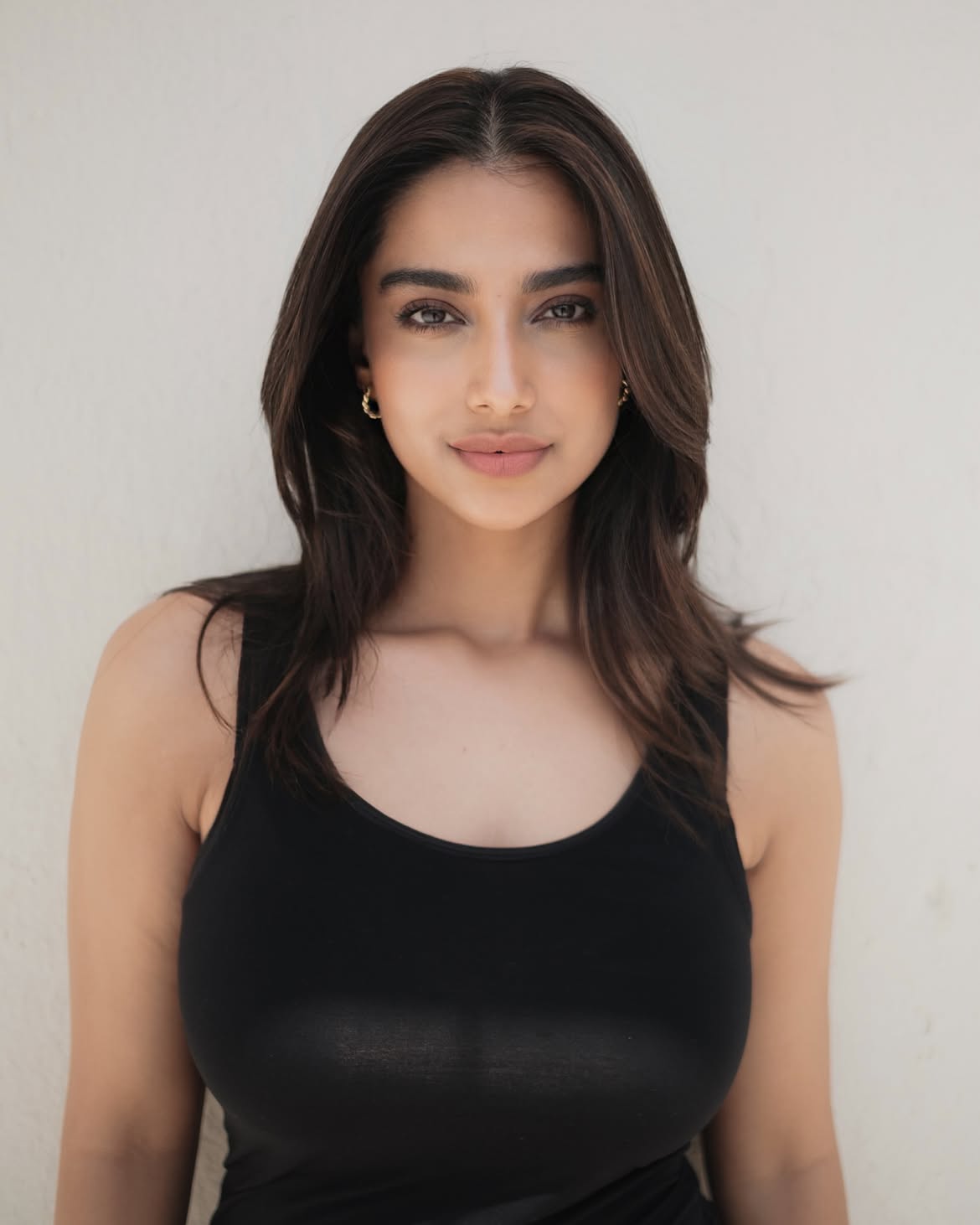 Beauty Queen Meenakshi Chaudhary Stuns In Black