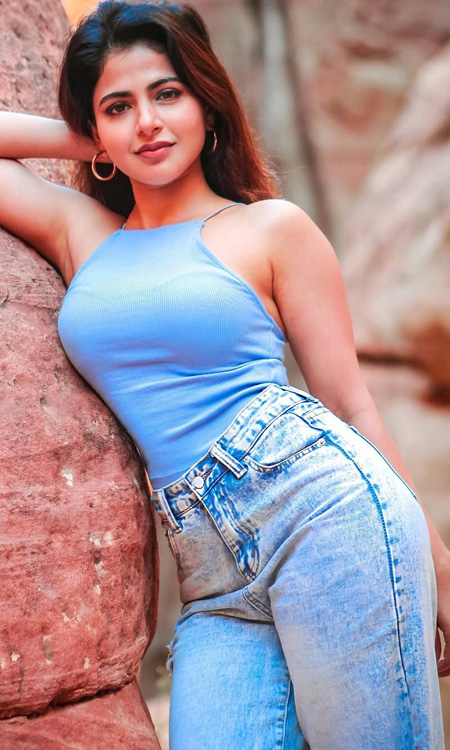 Iswarya Menon’s Glamorous Style Showcase