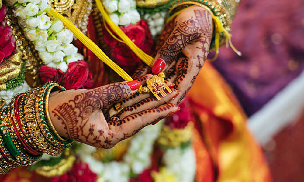 సినిమాల్లో హీరో హీరోయిన్ మెడలో నిజంగానే తాళి కడుతాడా? షూట్ అయిపోయాక ఆ తాళి ని ఏం చేస్తారు...