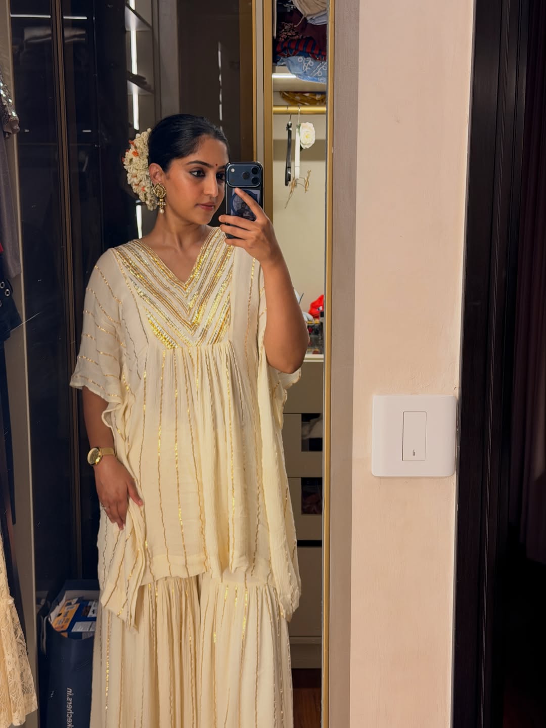 Reba Monica John Glows in Cream & Gold