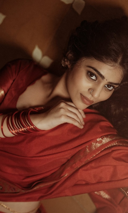 Bandhavi Sridhar Looks Like a Classic 80s Song in Red Silk Saree