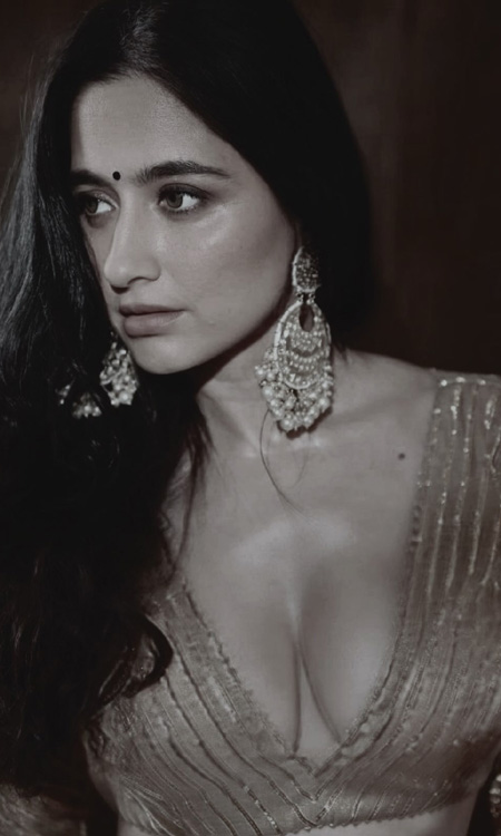 Sanjeeda Shaikh Stuns in a Timeless Black-and-White Portrait