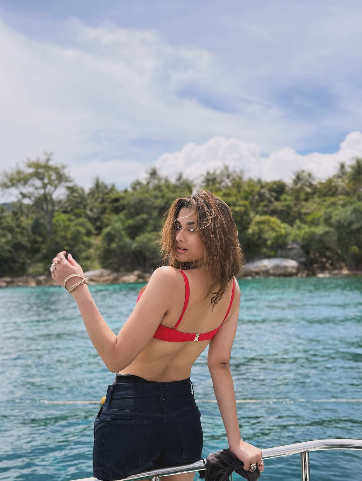 Saiee Manjrekar Captivates in Vibrant Beachside Glamour Saiee Manjrekar Captivates in Vibrant Beachside Glamour
