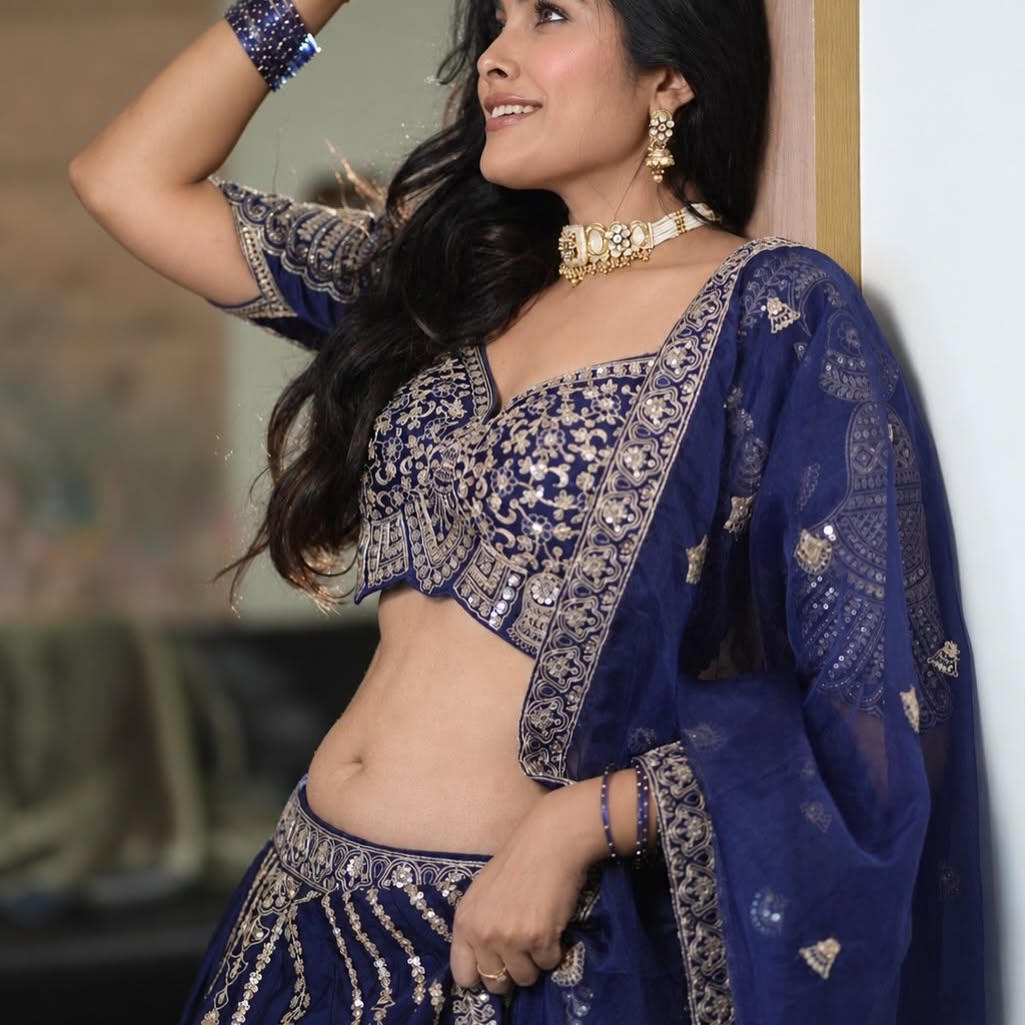 Divi Vadthya Dazzles in Traditional Splendor