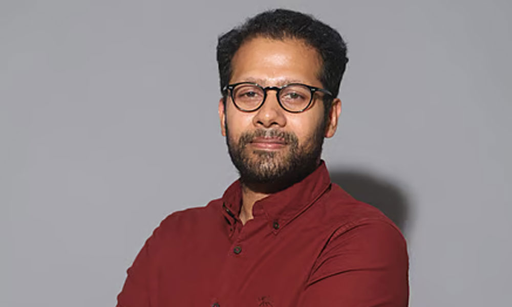 వెంకీ అట్లూరి రూట్ మారిందా?