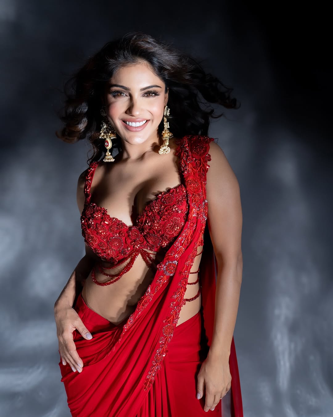 Ishita Raj’s Dramatic Red Saree Look Exudes Traditional Glamour
