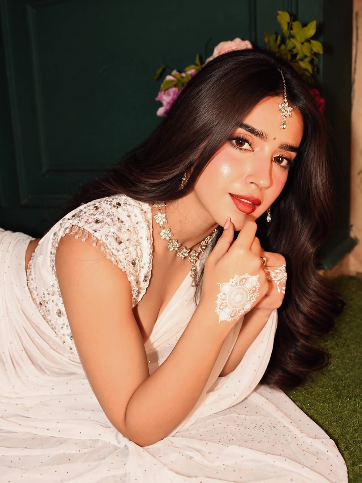 Roshni Walia Stuns in a Shimmering White Sequined Look Roshni Walia Stuns in a Shimmering White Sequined Look