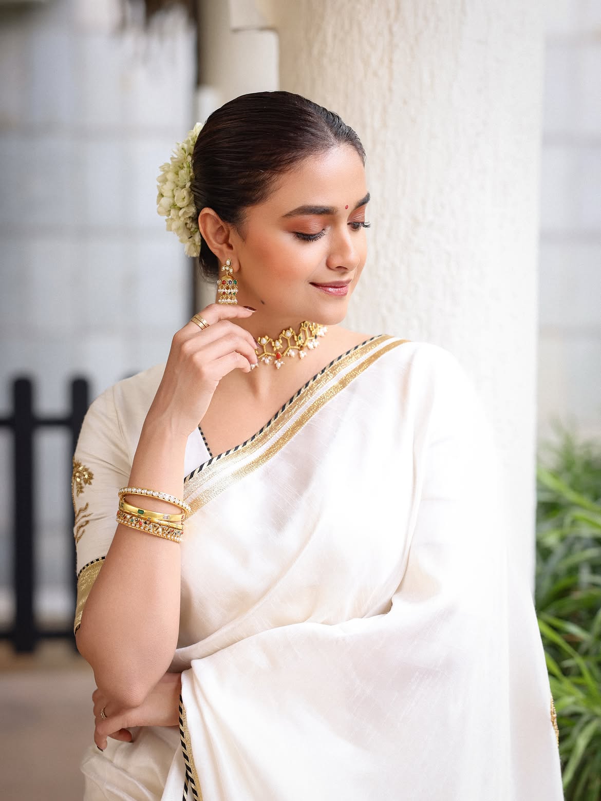 Keerthy Suresh Looks Regal in a Classic White Saree and Gold Jewellery