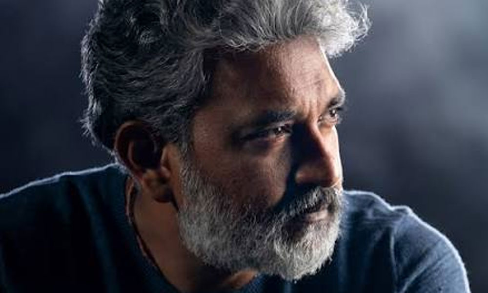 రాజమౌళి ఆ ఇద్దరు స్టార్ హీరోలతో సినిమా చేయలేదని ఫీల్ అయ్యాడా...