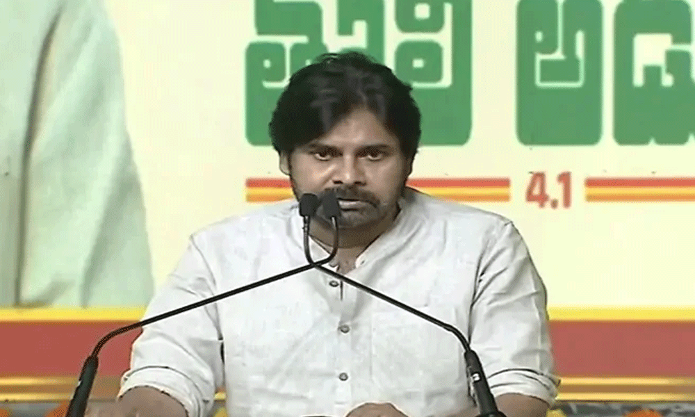 పవన్ కాకినాడ మీటింగ్...డిసైడ్ చేస్తారా ?