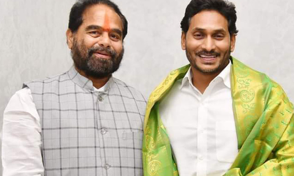 తమ్మినేని కి జగన్ ఇచ్చిన హామీ ఓకేనా ? తమ్మినేని కి జగన్ ఇచ్చిన హామీ ఓకేనా ?