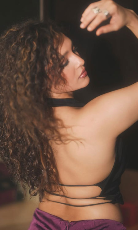Ritika Singhs Curly-Haired Glam Look Steals the Spotlight