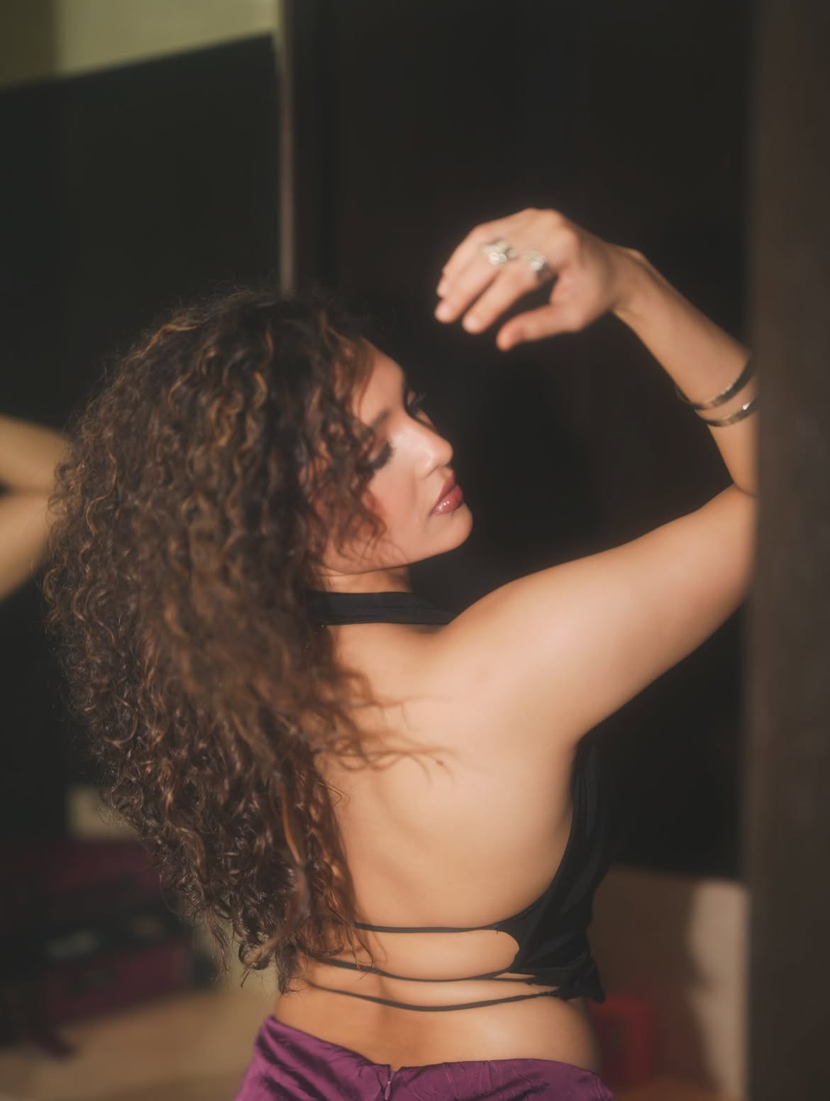 Ritika Singhs Curly-Haired Glam Look Steals the Spotlight Ritika Singhs Curly-Haired Glam Look Steals the Spotlight
