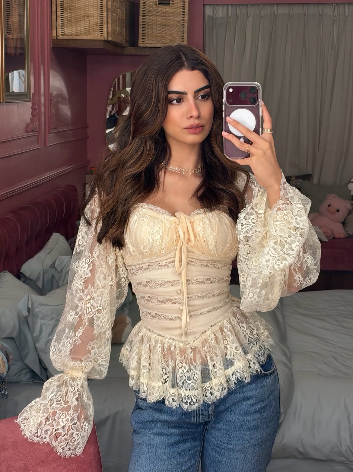 Khushi Kapoor’s Elegant Mirror Selfie Steals the Spotlight