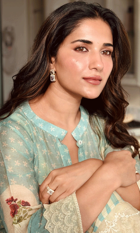 Ruhani Sharma’s Sun-Kissed Look in Green Kurta Steals the Show