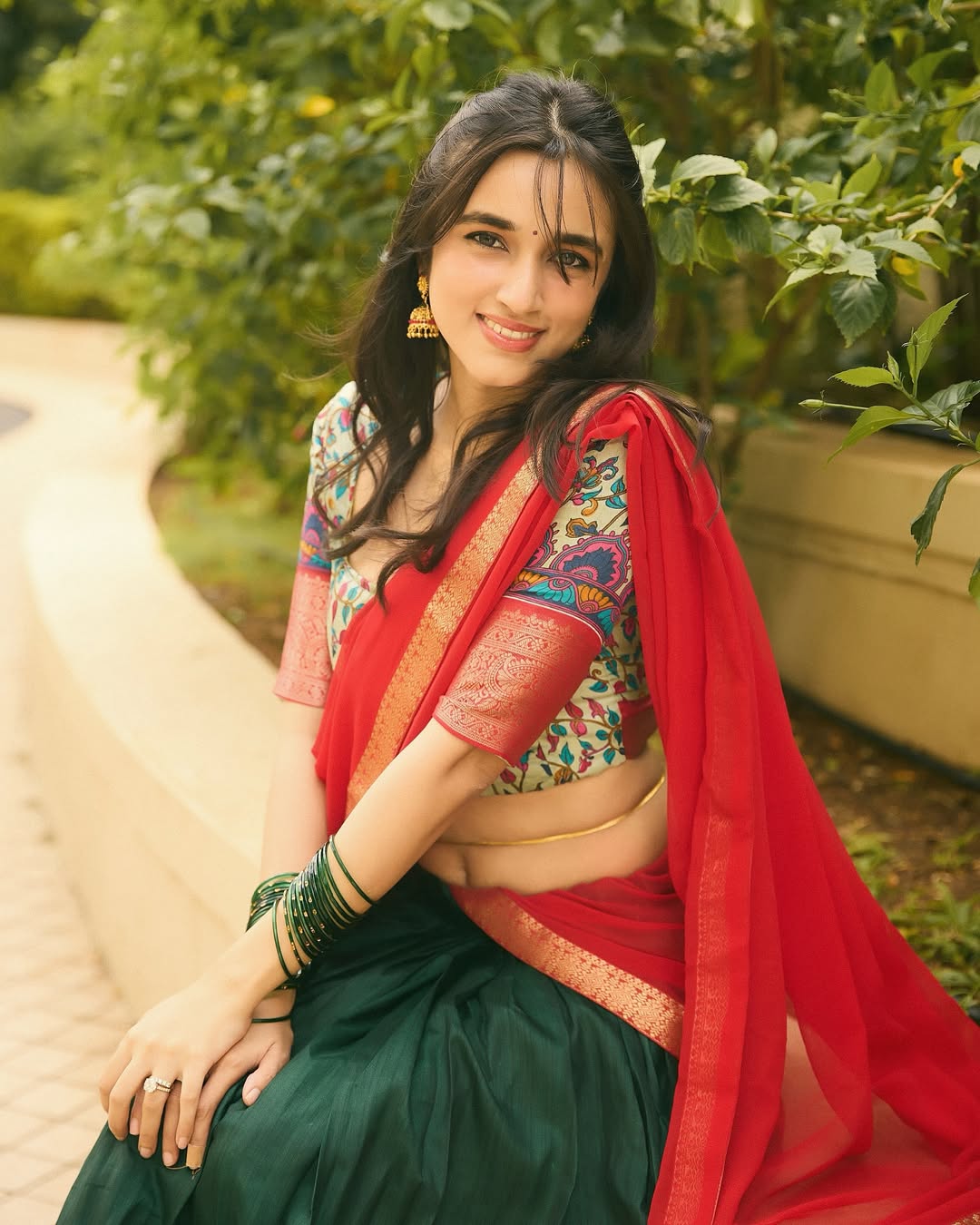 Nuveksha’s Traditional Red Saree Look Captures Attention