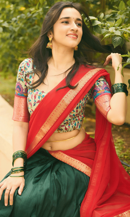 Nuveksha’s Traditional Red Saree Look Captures Attention