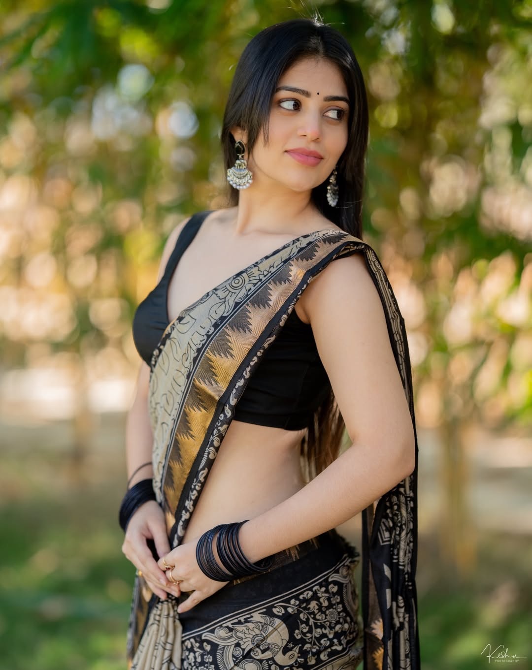 Bandhavi Sridhar Mesmerizes in Intricate Saree