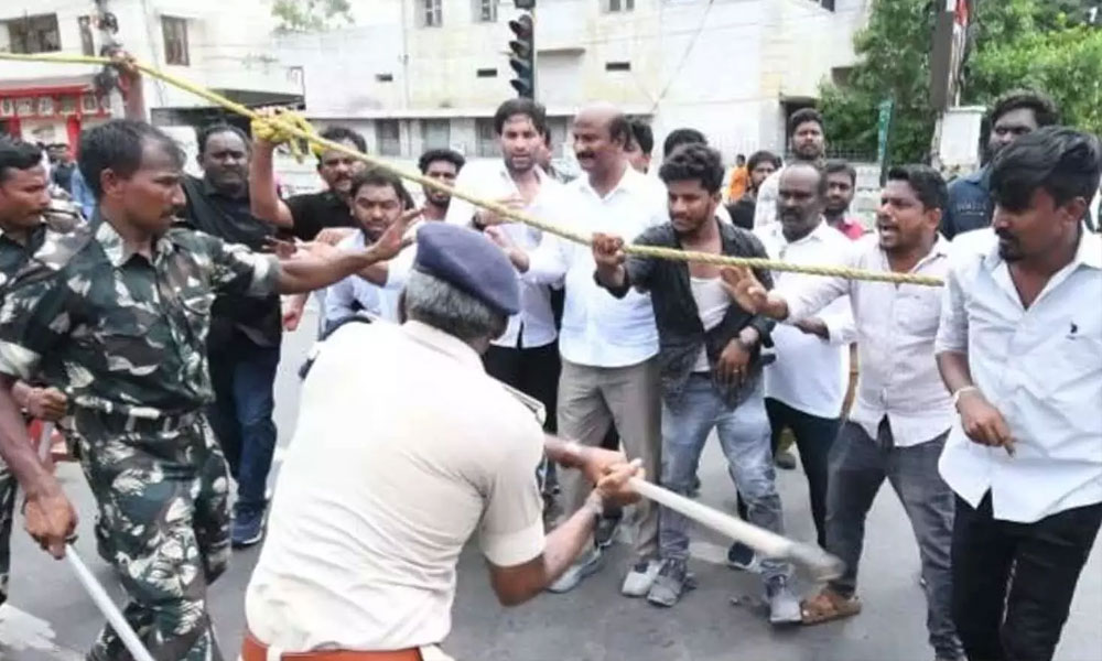 బెజవాడ గొడవ : 260 మందిపై కేసులు.. నిందితుల్లో రౌడీషీటర్లు!