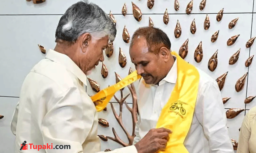 వైసీపీలో మొదలైన చిన్న శ్రీను ప్రకంపనలు
