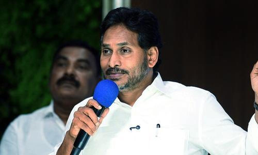 జ‌గ‌న్ ముందే భ‌య పెట్టేస్తున్నారు!