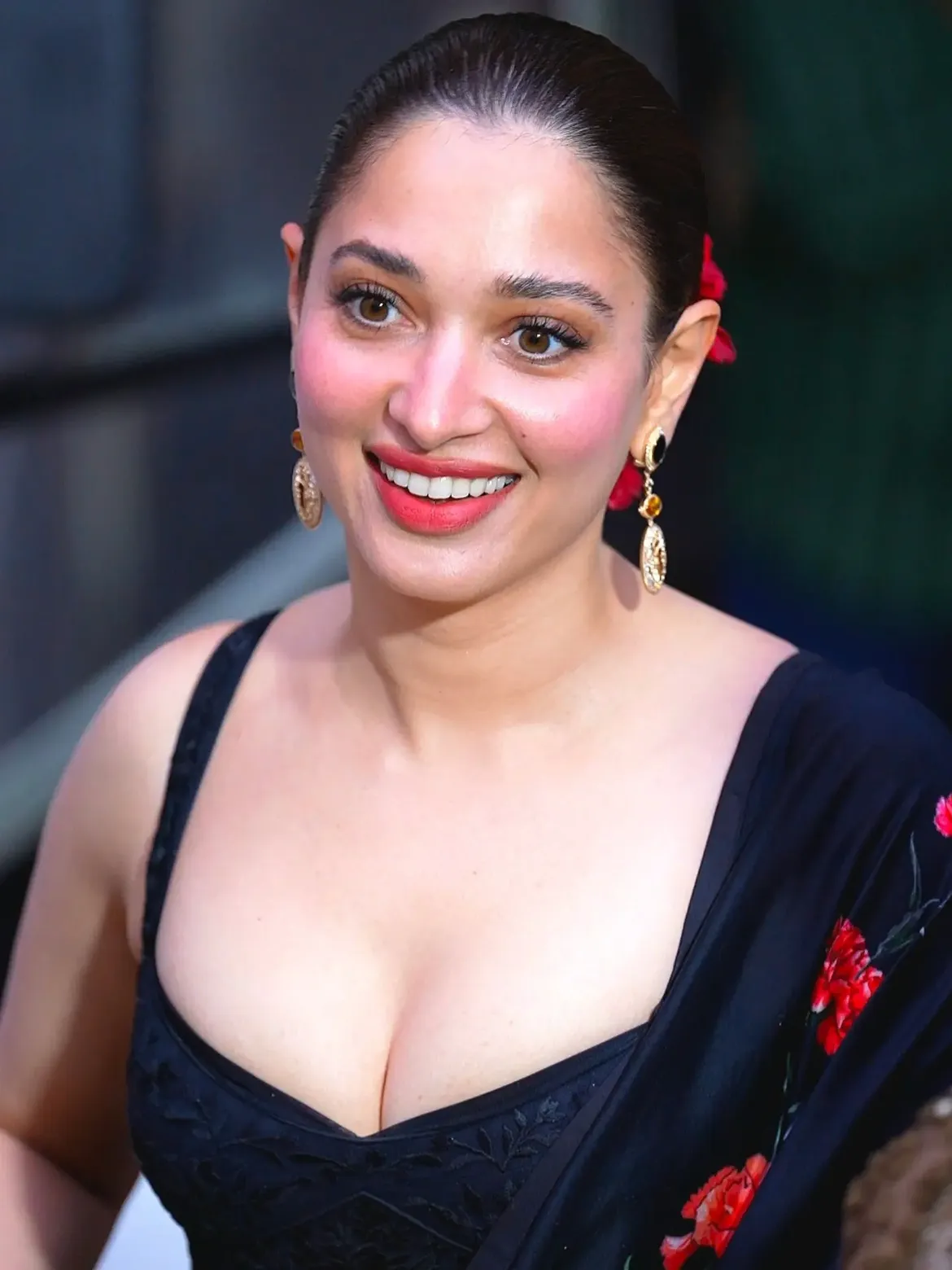 Tamannaah Bhatias Black Saree Look Steals the Spotlight at Vvaan Promotions