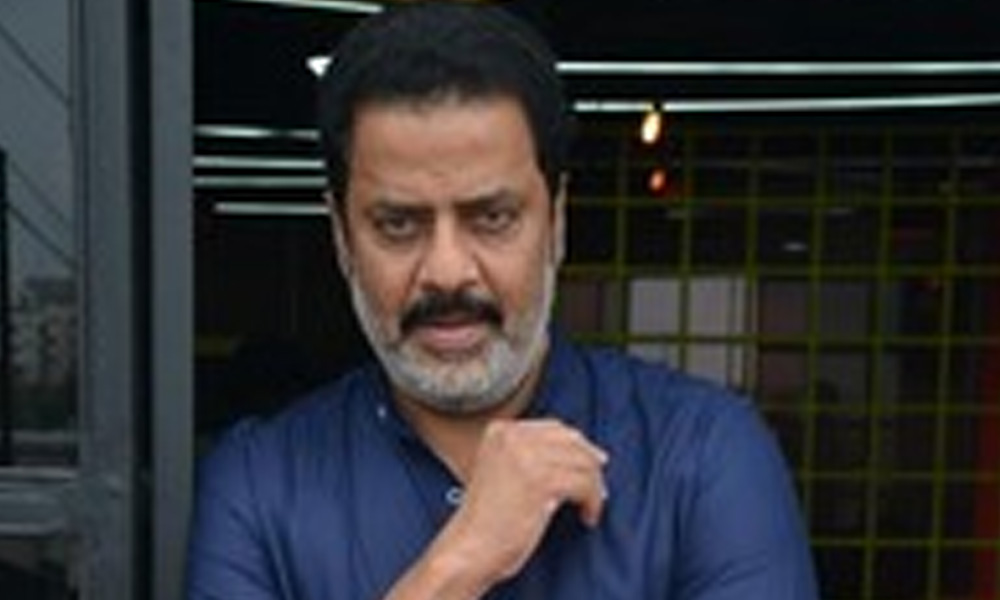 తగలబడిపోయిన కొంపలో.. రాజా రవీంద్ర ఎవరికోసం అన్నారో..