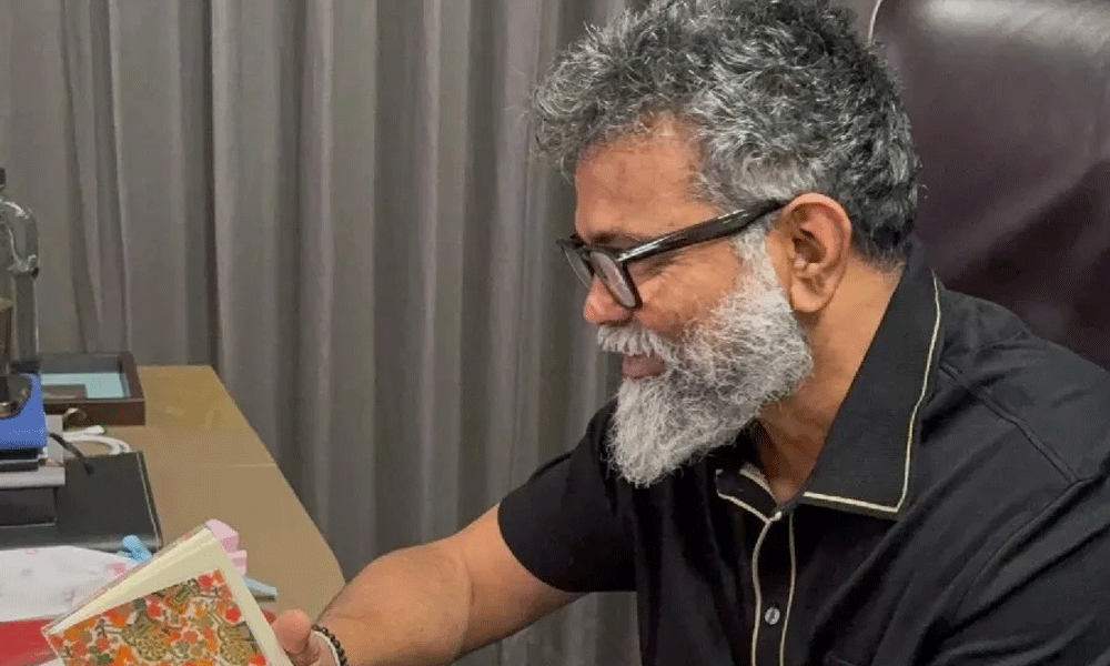 సుకుమార్ స్క్రీన్ ప్లే చాలా డిఫరెంట్ గా ఉంటుందా? హీరోలందరికి అదే ప్రాబ్లం...