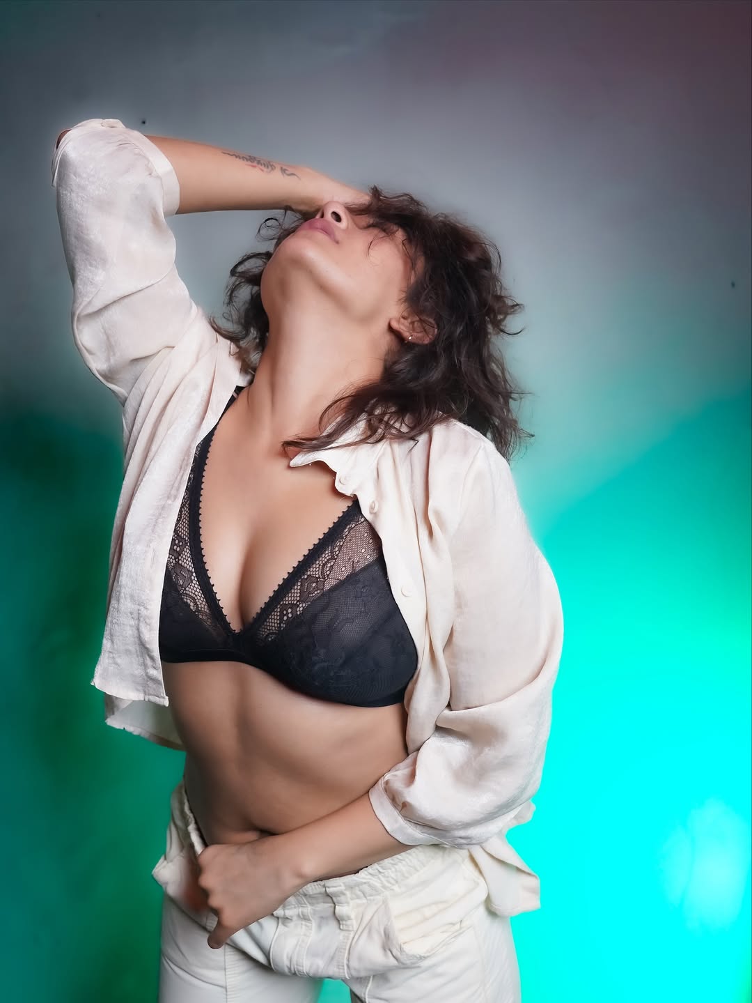 Jinal Joshi Turns Heads With Her Glamorous Style