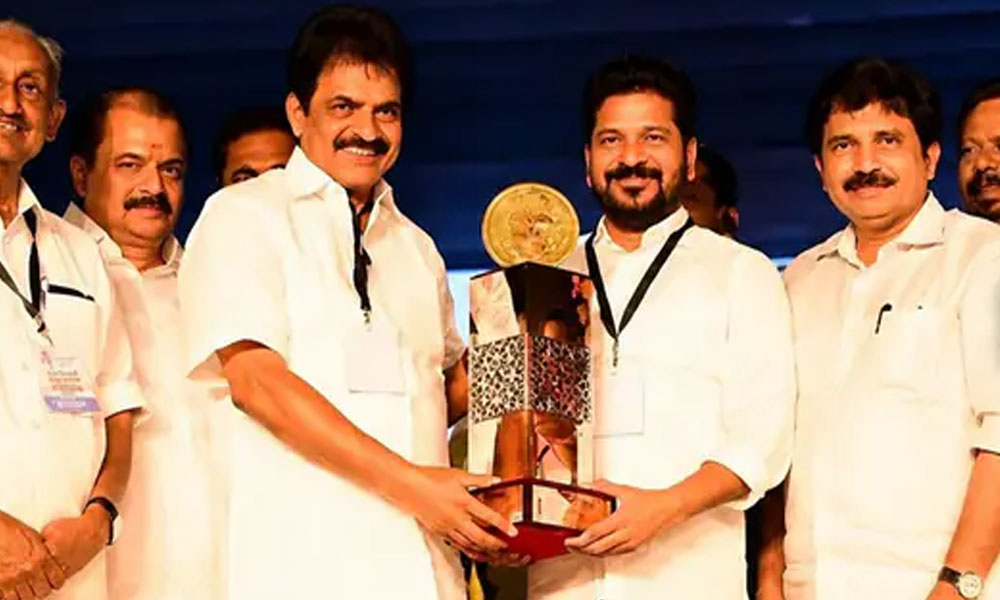 అవార్డు స‌రే.. సీఎంగా రేవంత్ 'గ్రాఫ్' ఎలా ఉంది?