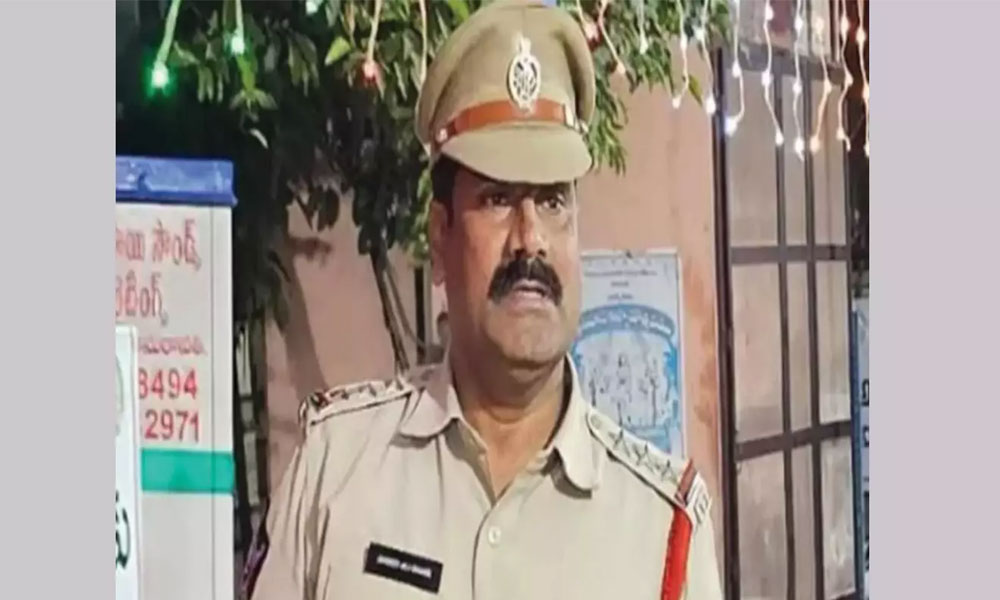 అరుదైన పోలీస్.. వైరల్ అవుతున్న నున్న సీఐ అలీ వీడియోలు