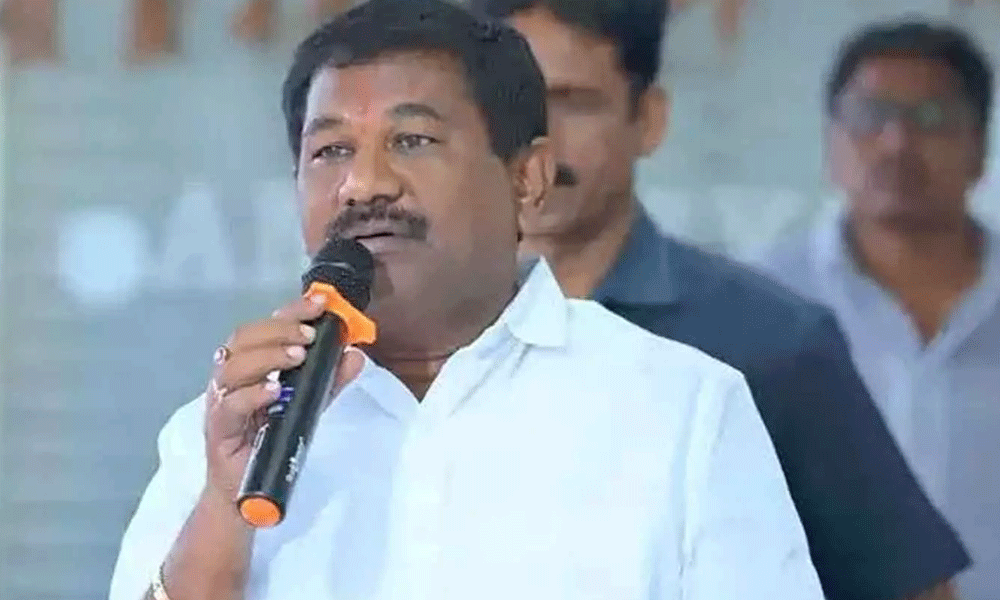 రాజకీయ త్రిశంకులో గ్రామ వార్డు ఉద్యోగులు ?