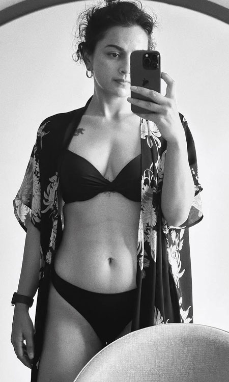 Shraddha Srinaths Monochrome Mirror Selfie