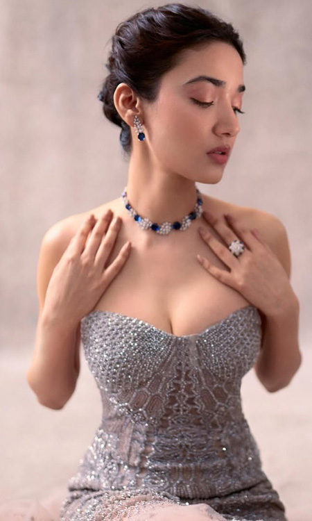 Medha Shankr Exudes Grace and Luxury in Her Stunning New Look