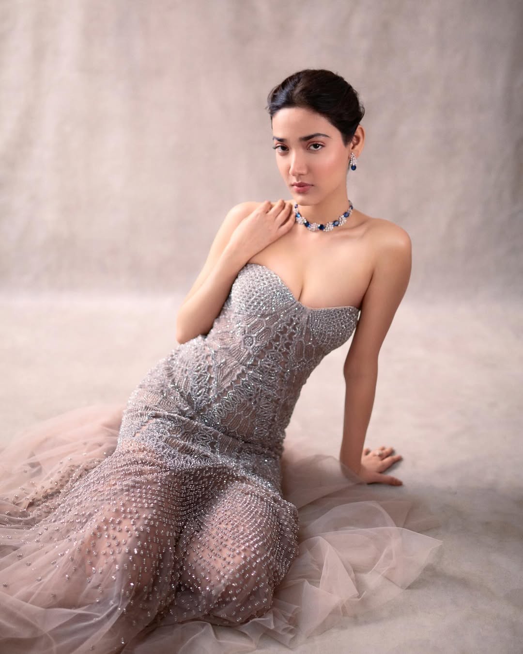 Medha Shankr Exudes Grace and Luxury in Her Stunning New Look