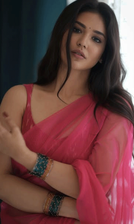 Priyanka Jawalkar Looks Radiant in a Stunning Pink Saree
