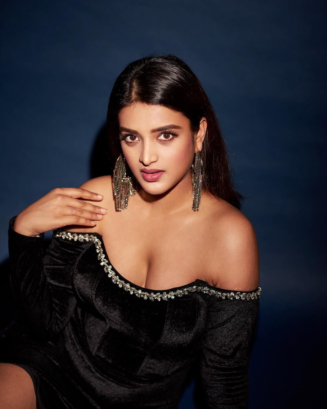 Nidhhi Agerwal’s Black Velvet Look Exudes Elegance and Confidence