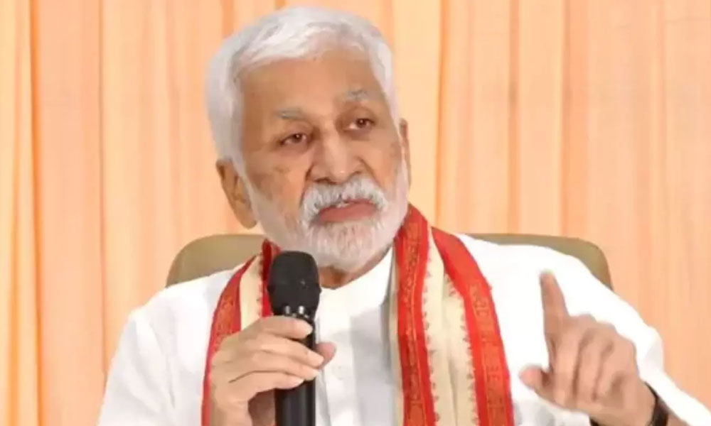 జగన్ రెడ్డినే అనుసరిస్తున్న విజయసాయిరెడ్డి.. పార్టీ పేరుపై ఇంకా సస్పెన్స్