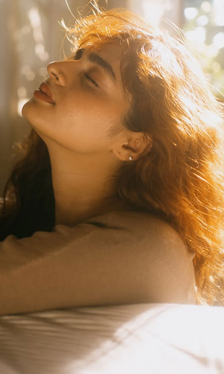 Ayesha Khans Dreamy Sun-Kissed Look